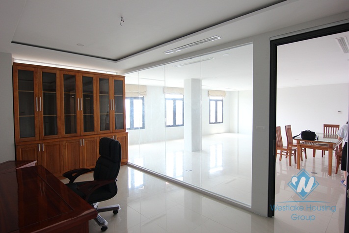 New and bright office for rent in Van Cao street, Ba Dinh distrist, Ha Noi